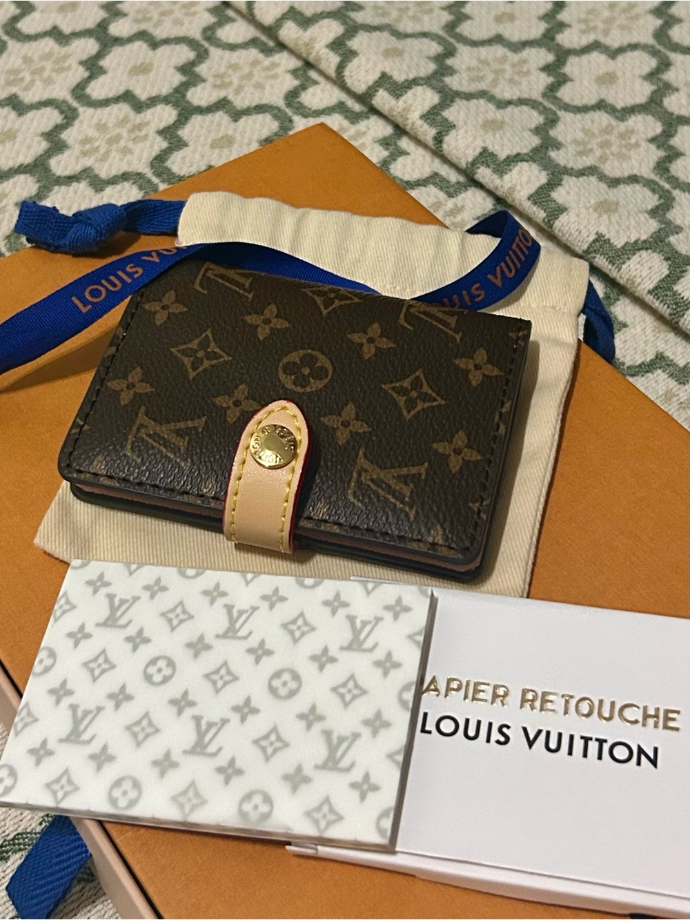 Louis Vuitton Mattifying Paper Case